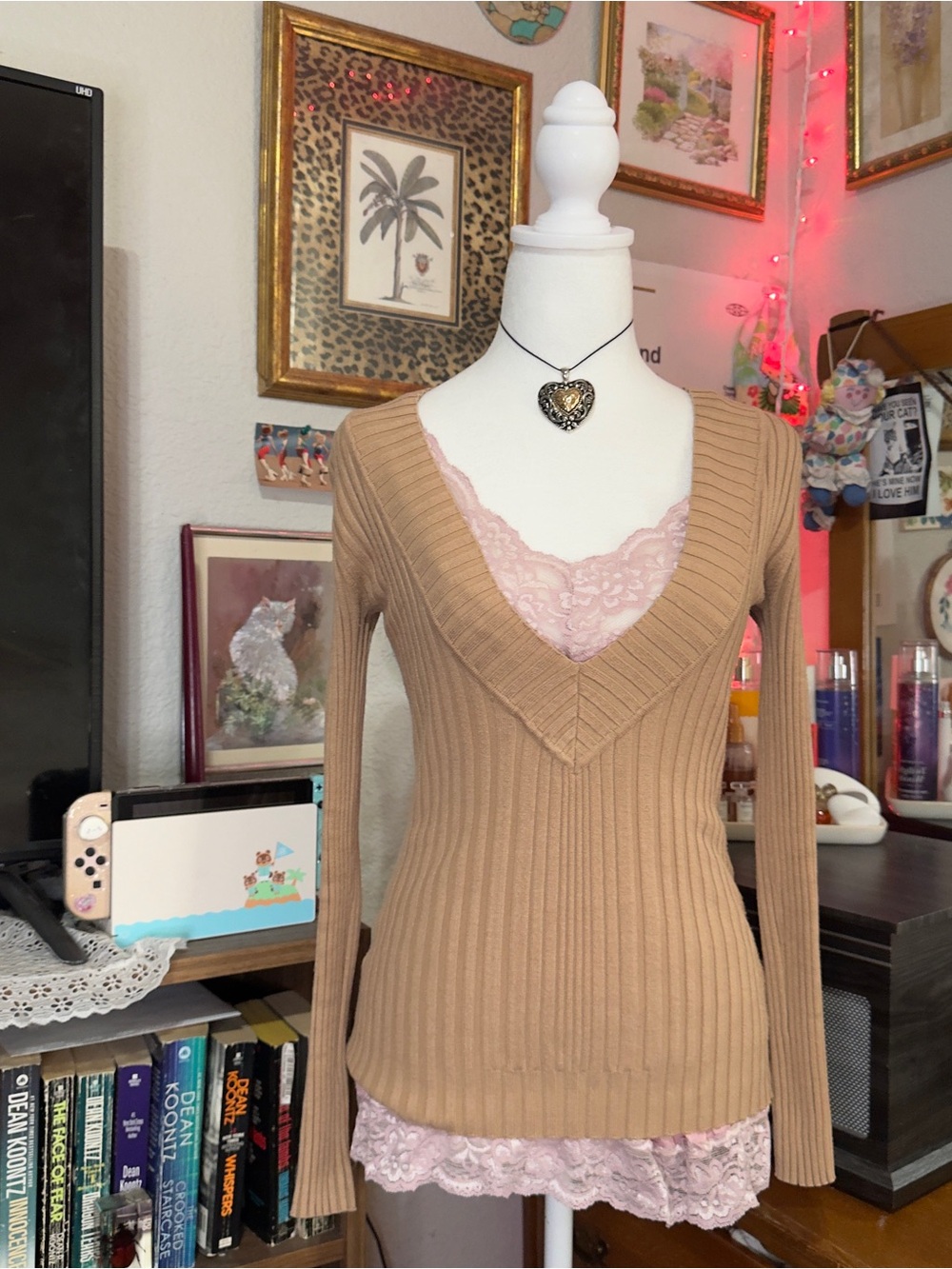 Y2K Ribbed V-Neck Sweater - Picture 4 of 11